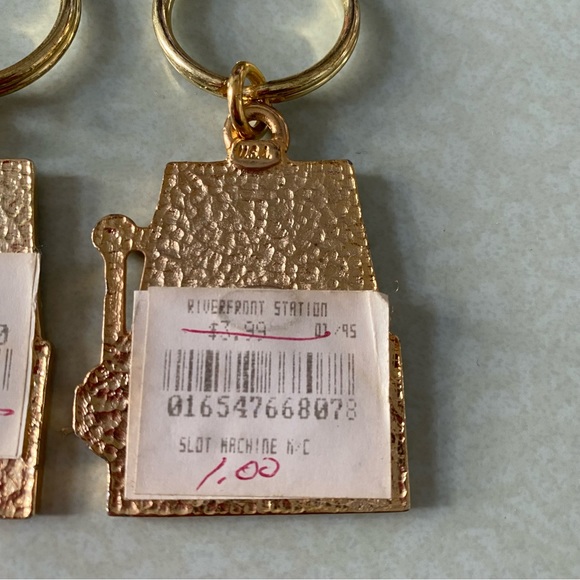 1995 Vintage St Charles Missouri Gold Gambling Machine Keychains - Made In USA - Picture 2 of 5